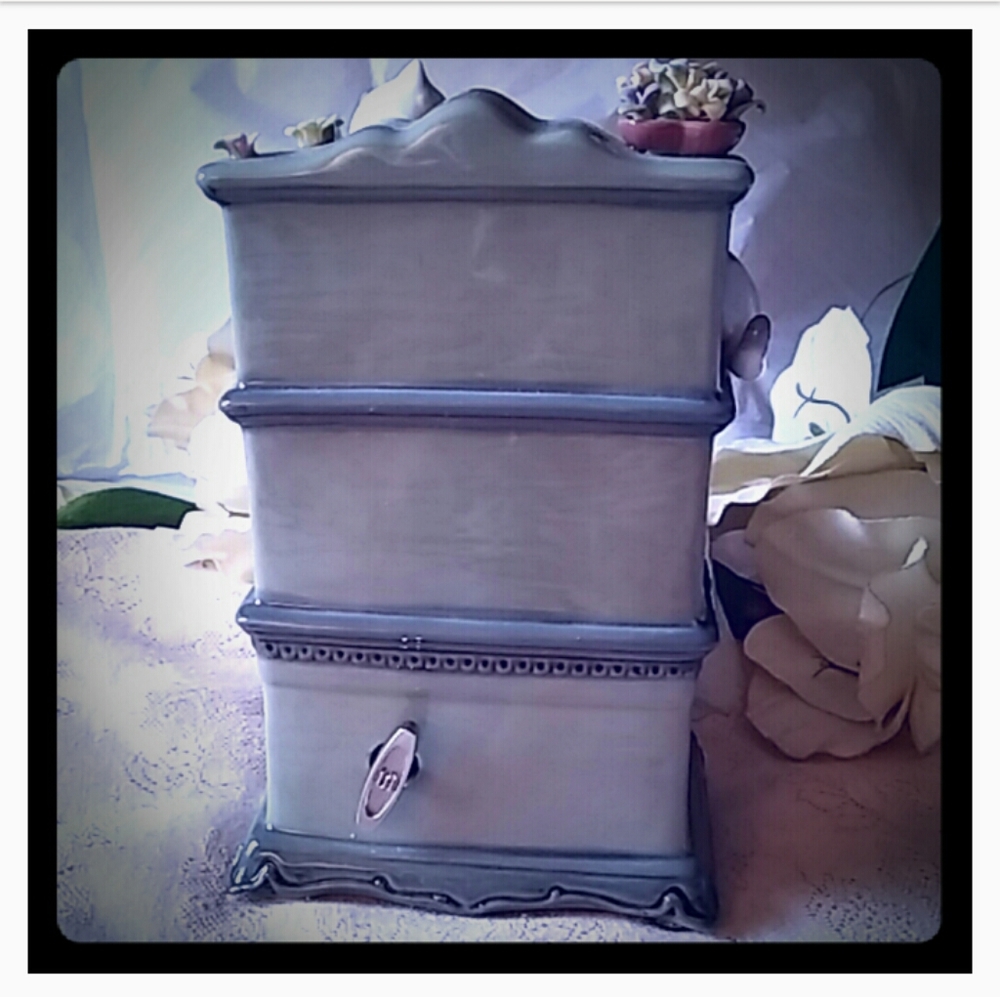 Cats Playing on a Bookshelf Musical Figurine - Picture 4 of 8